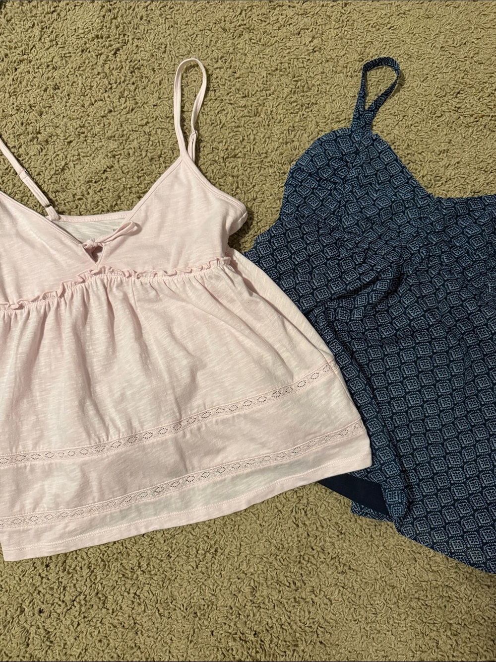 2 Hollister Tanks Size Small